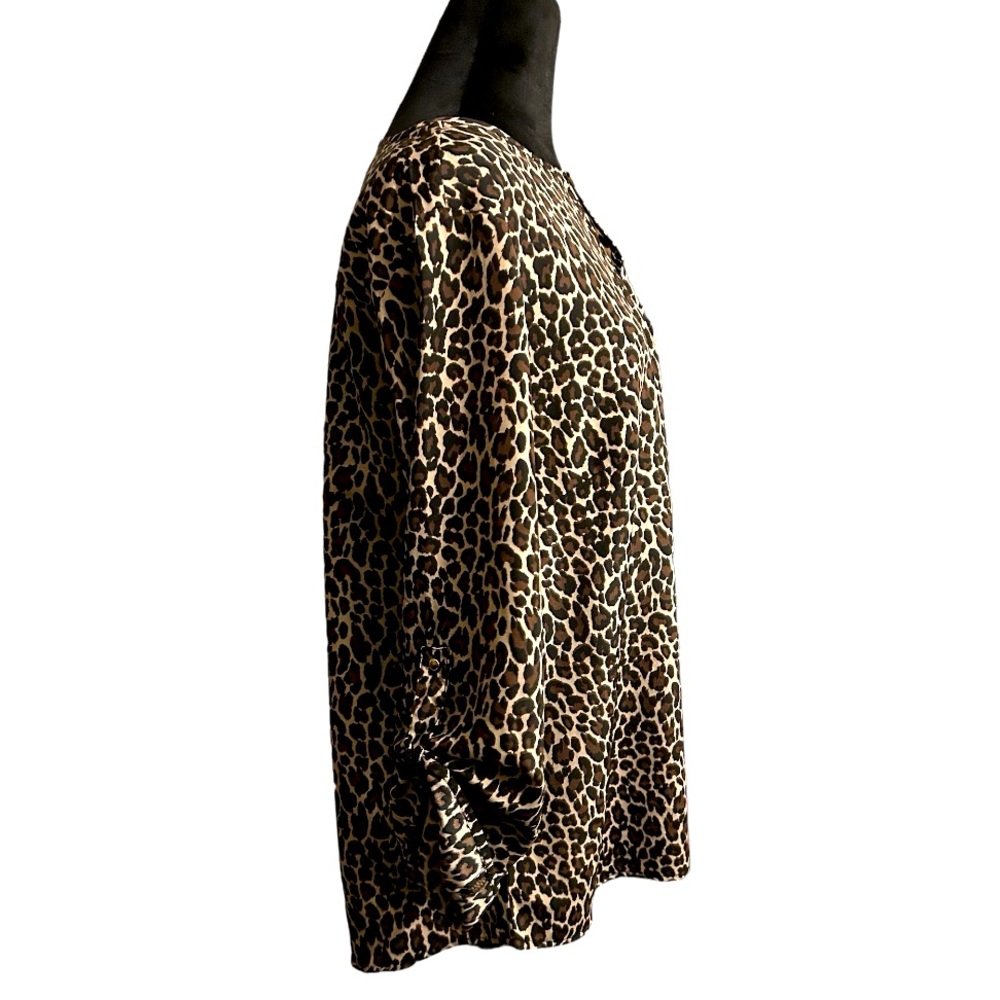 Larry Levine animal print 3/4 sleeve blouse. Gold hardware. Size 1X. - Picture 2 of 4